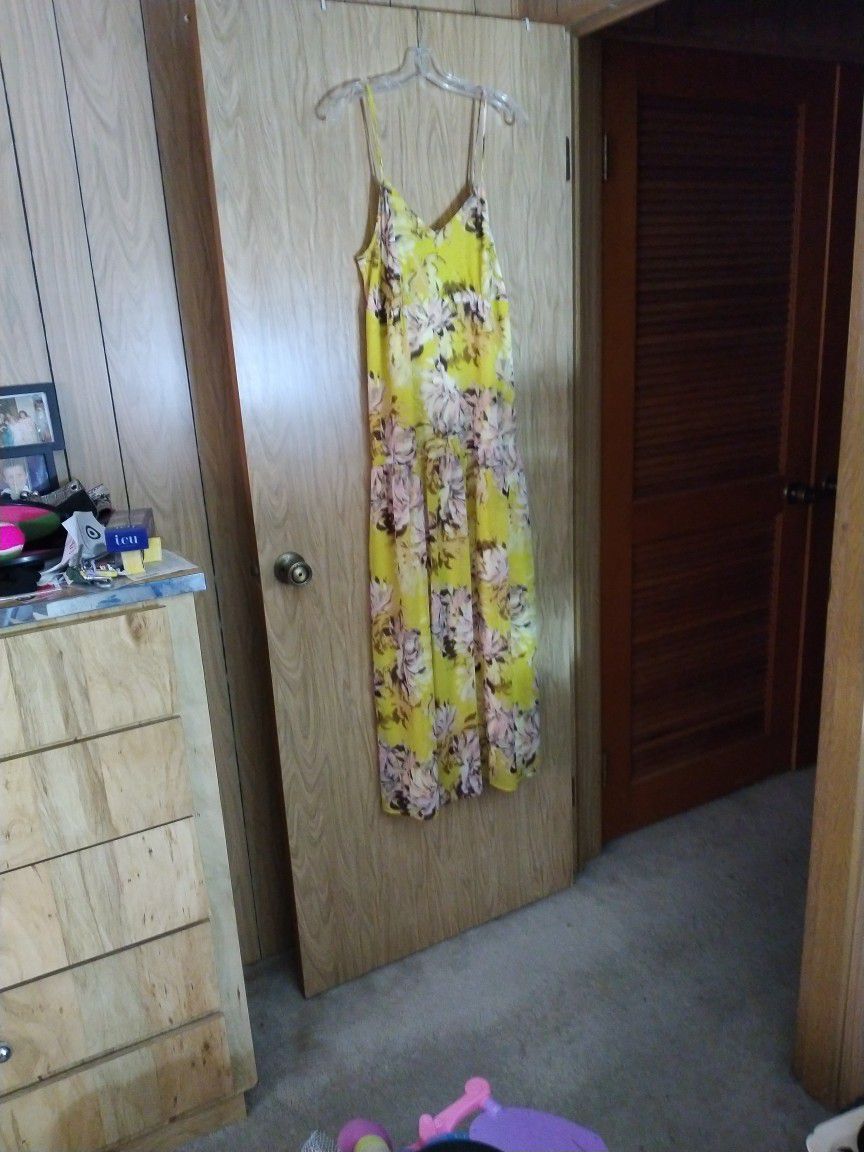 Adorable Large Yellow & Brown Dress