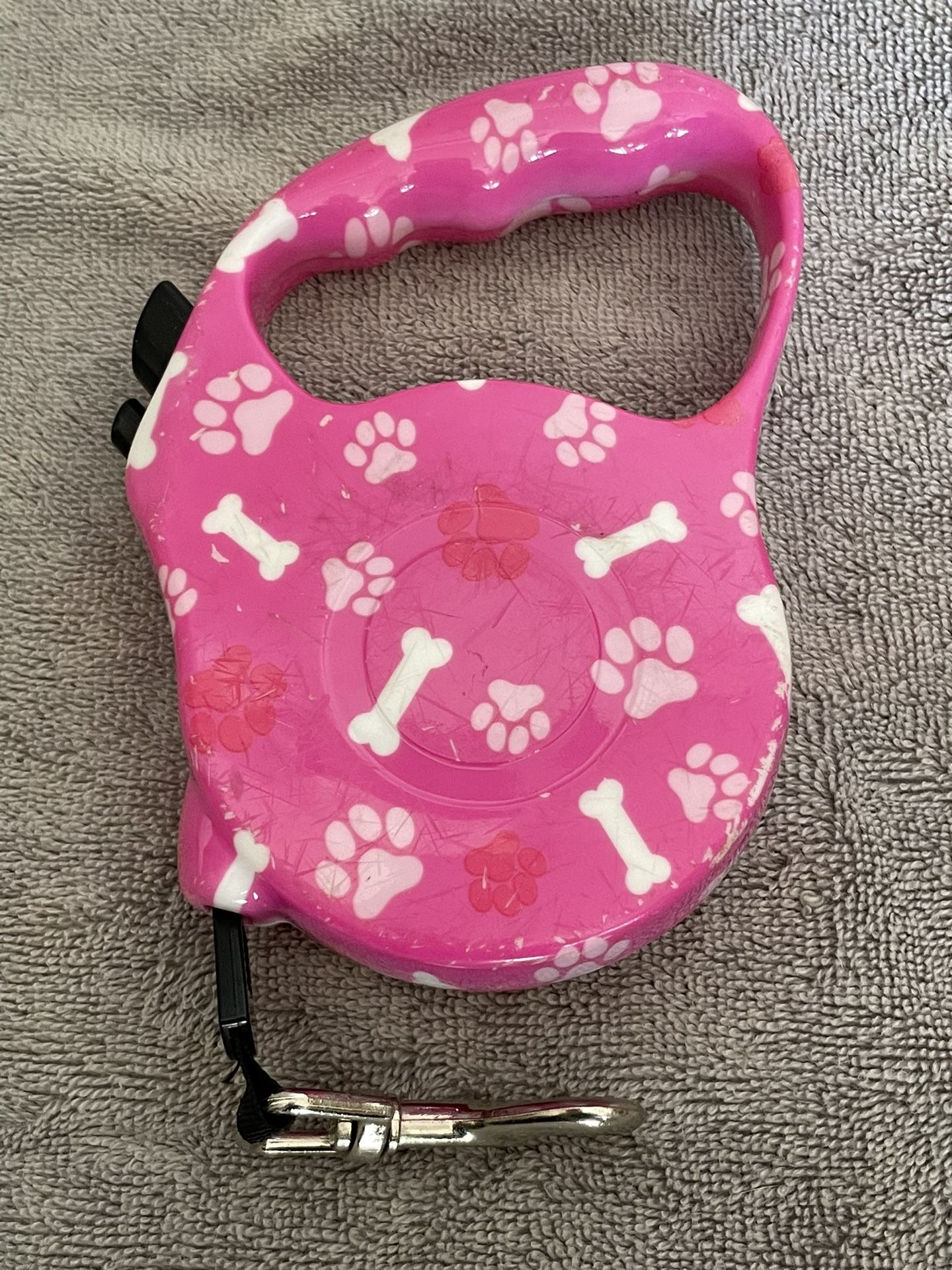 Retractable Leash 16ft Pink with bones & paw print