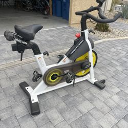 Exercise bike And Adjustable Weight Bench 