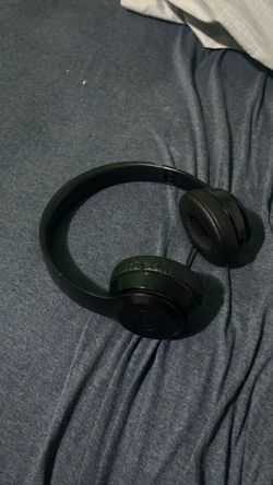 Beats Solo3. LOOK AT DESCRIPTION