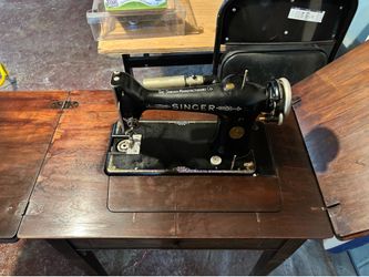 Vintage Singer Sewing Machine with Wooden Cabinet