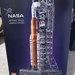 LEGO Icons: NASA artemIS Space Launch System (10341) Brand New! 