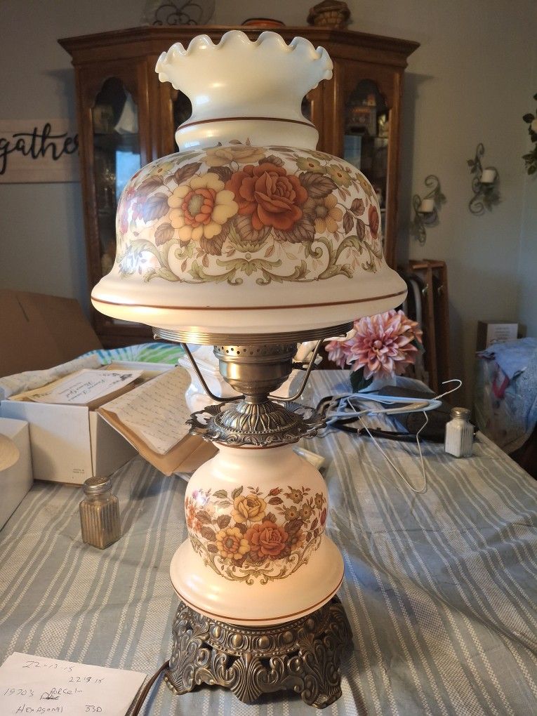 BEAUTIFUL HAND PAINTED VINTAGE QUOIZEL TOP AND BOTTOM LIGHTING