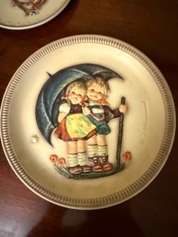 vintage 1975 "Stormy Weather" M.J. Hummel first edition anniversary plate