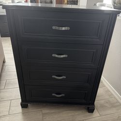 Dresser 4 Drawers 