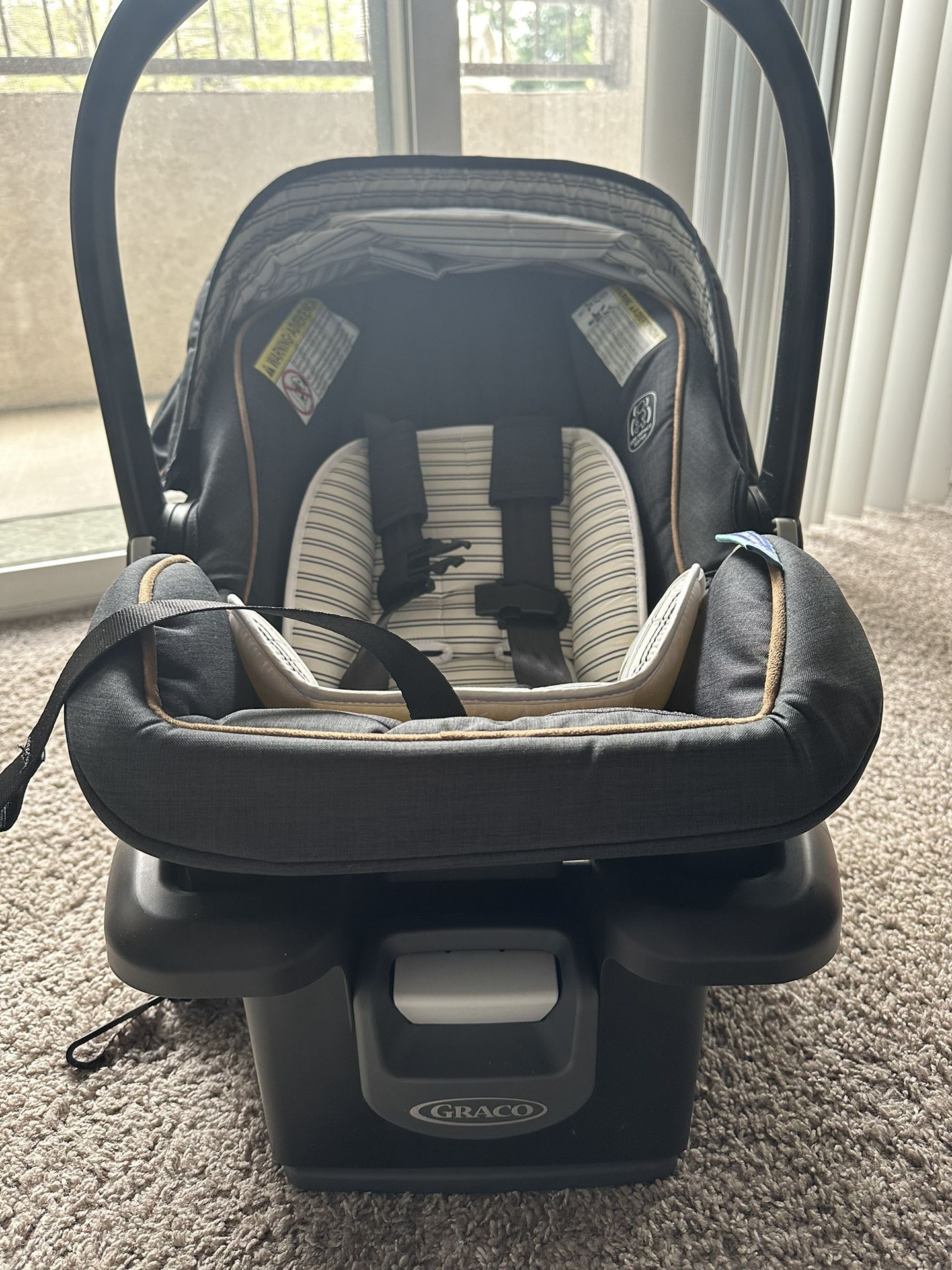 Graco infant Car Seat 