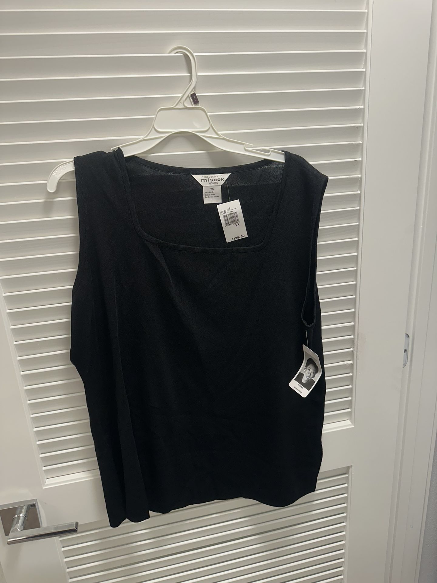 Misook Women’s Black Sleeveless Acrylic Knit Blouse 