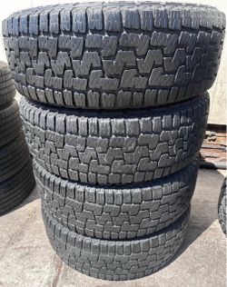 Pirelli all terrain Scorpio 275/65R20