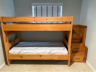 Twin/twin bunk bed