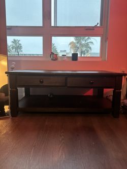 Solid Wood Coffee Table Great Condition
