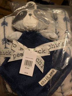 baby blanket and baby clothes
