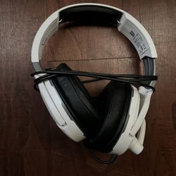 White turtle beach headset