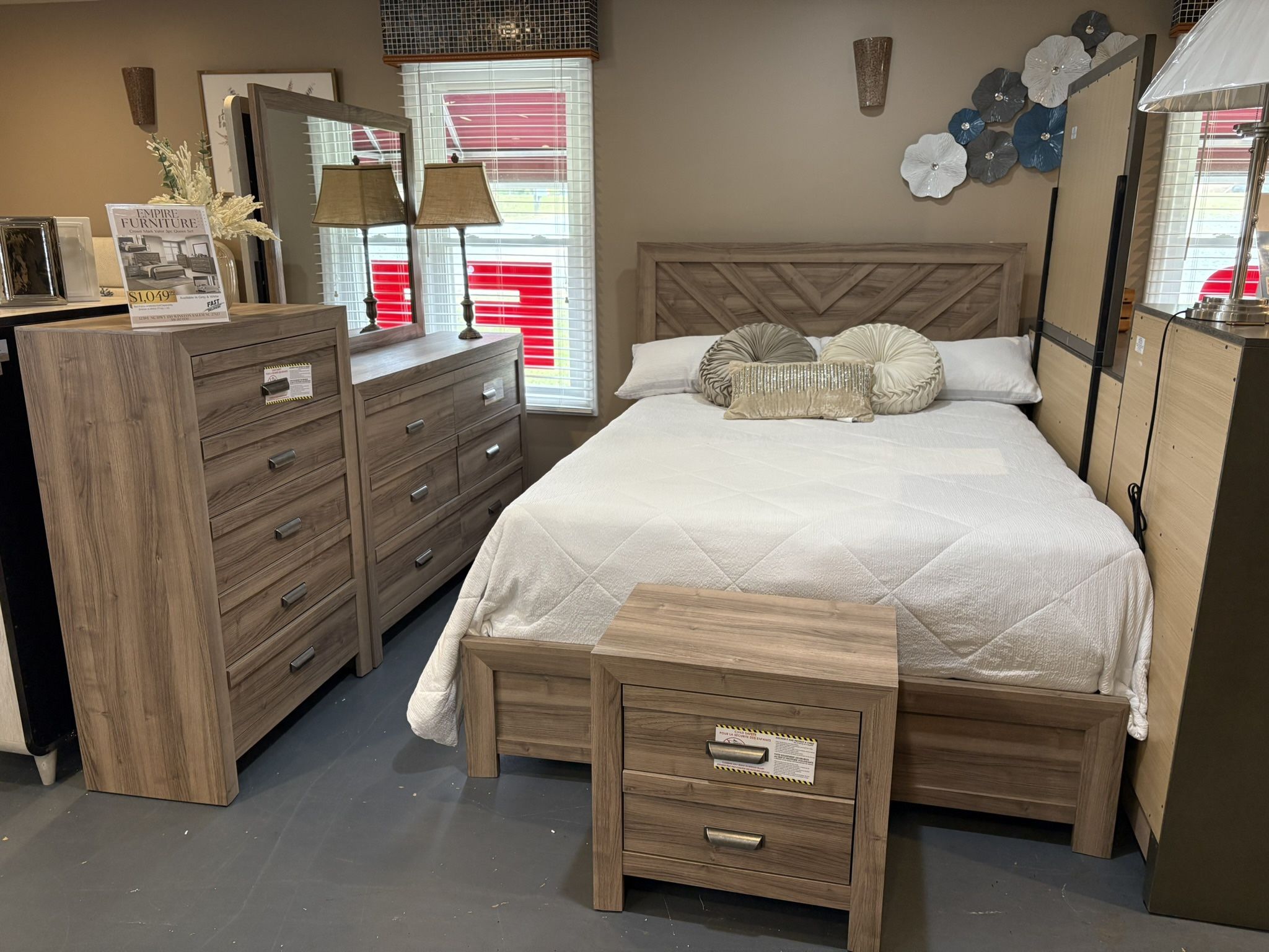 New 5pc Valor Queen Bedroom Set