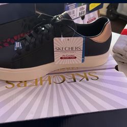 Skechers Size 7 Women