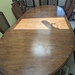 Henredon Table And Chairs