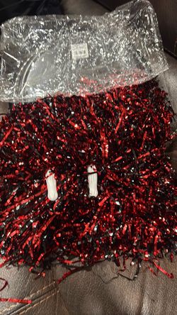 NEW CHEERLEADER POM POMS