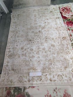 new 5 X 7 area rug machine washable