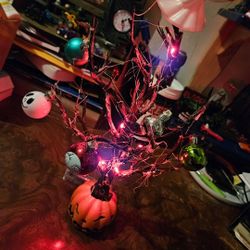 NIGHTMARE BEFORE CHRISTMAS, CUSTOM, BATTERY OPERATED, LED CHRISTMAS TREE W/ORNAMENTS, FIRM.