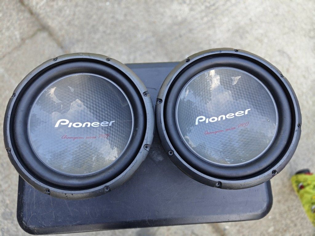 Pioneer 2000 Watt 12" Subwoofers
