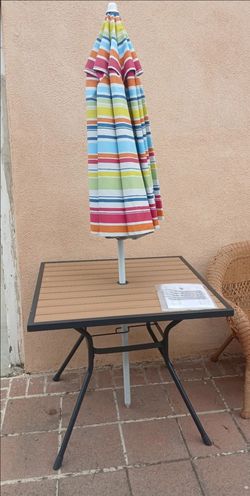 Patio table/ umbrella