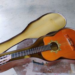 Acoustic Guitars With Case