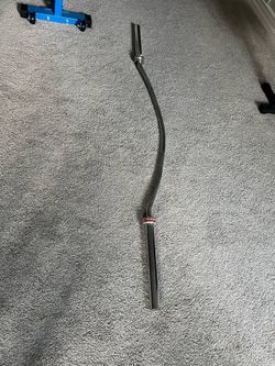 Titan fitness yukon bar - like new!