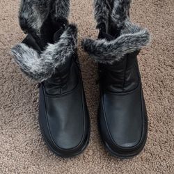Women's Weather Footwear (Size 7)