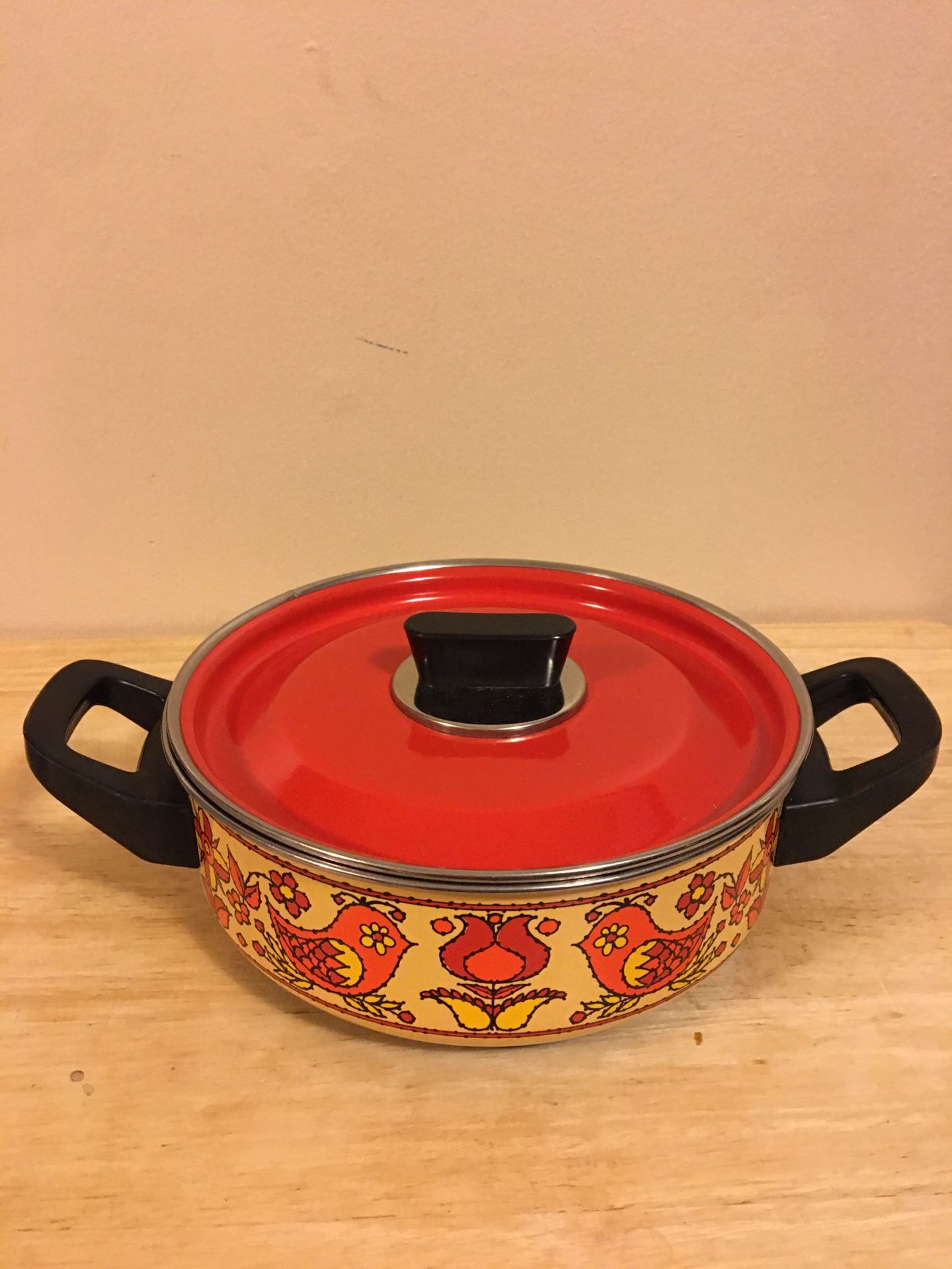 Vintage double ear enamel pot with lid