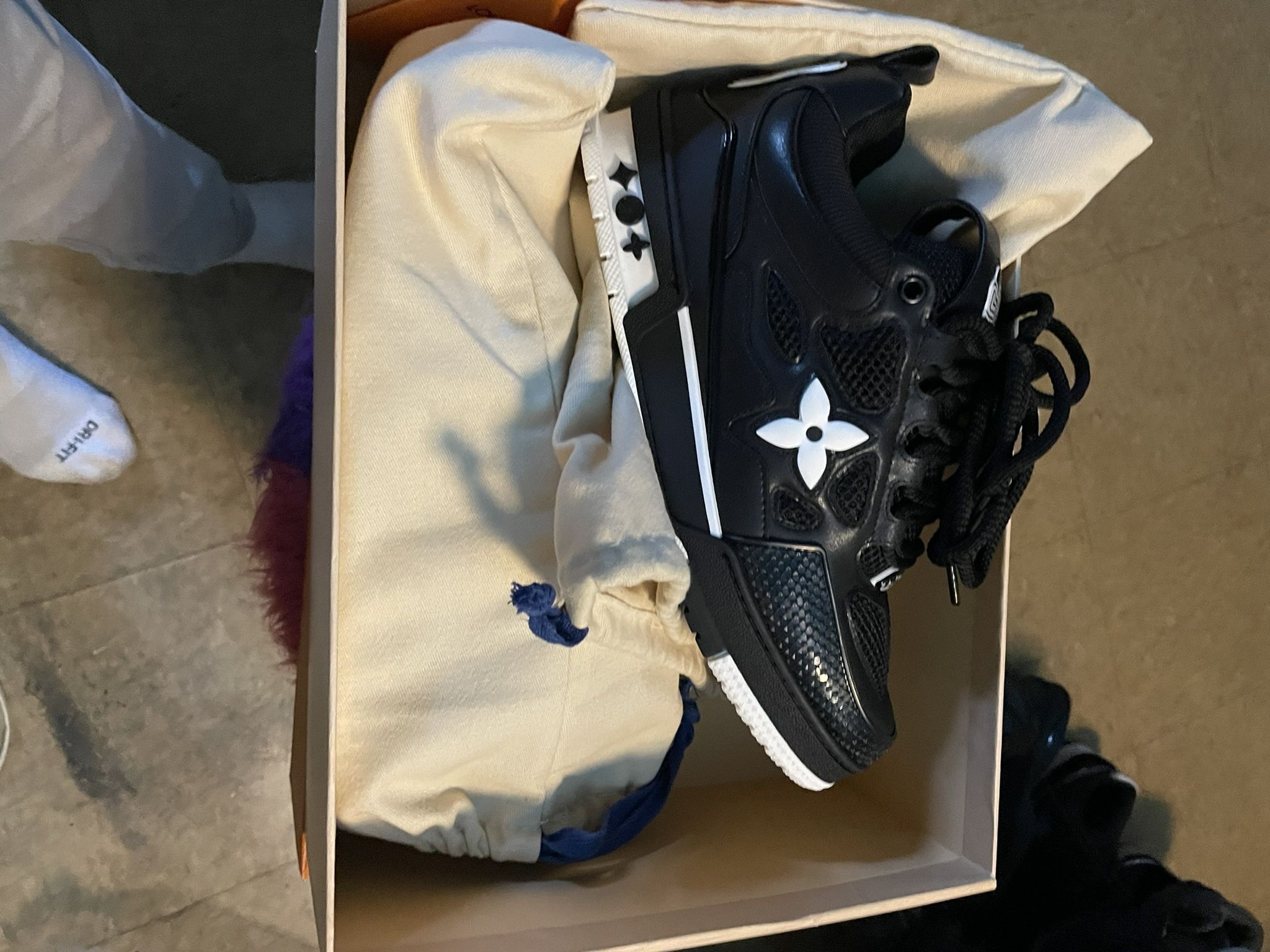 Lv Skates