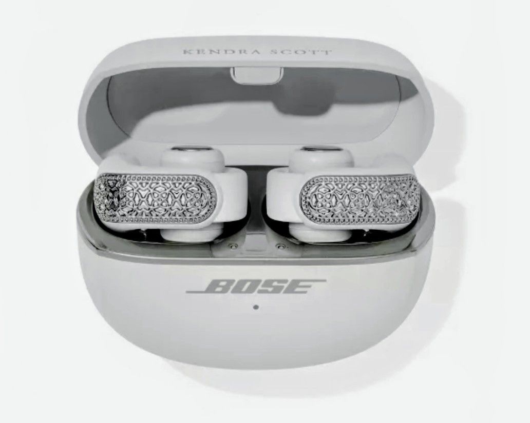 Bose x Kendra Scott Ultra Open Earbuds - Rhodium Filigree.
Brand New! sealed box limited edition