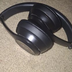 Beats Solo 4 Rarely Used With Usb C 75 Inches Long !READ DESCRIPTION!