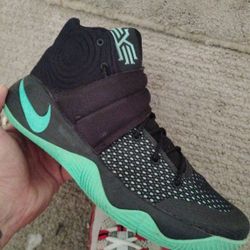 Nike Kyrie 2 Green Glow Size 9.5