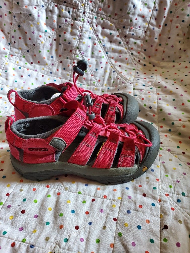 Keen Washable Outdoor Sandal Size 13 Kids.