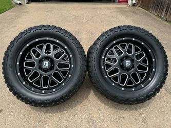 20x9 INCH XD SERIES OFF-ROAD RIMS WITH 305/55R20 TIRES