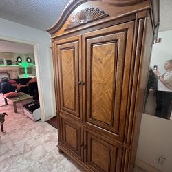 Cabinet armoire BROYHILL