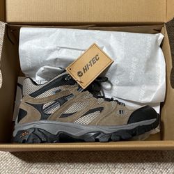 Men’s Size 11 Waterproof Hiking Boots-New