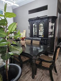 Comedor Y Vitrina/Dining Table & Showcase