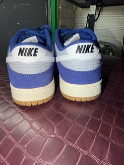 NIKE DUNKS 9.5