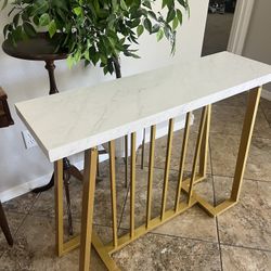 New Modern Golden Console Table, Geometric Metal Base, White Marble Narrow Table, Used for Entrance, Living Room