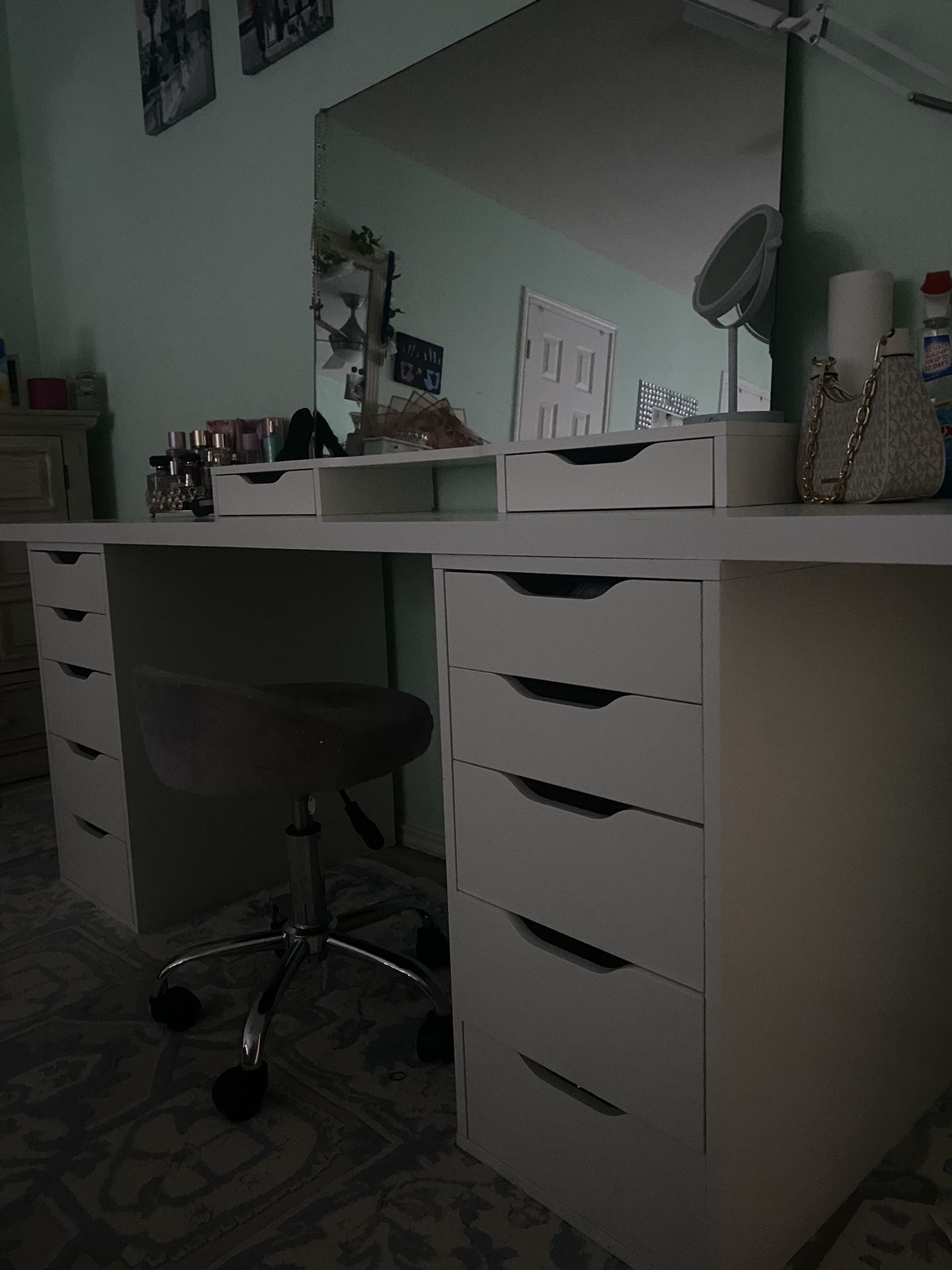 Desk With Drawers 