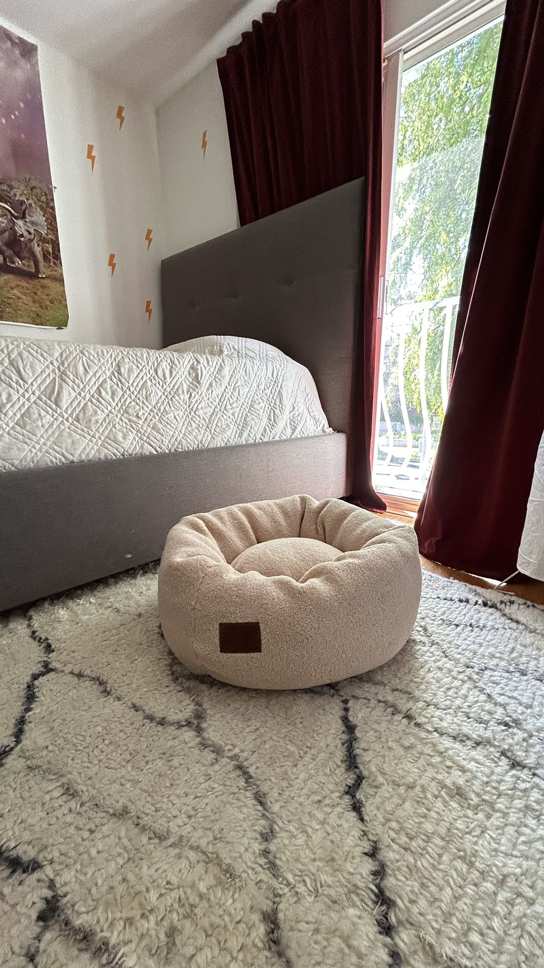 Dog/Cat bed Size 24 in Very comfy and soft  bedding