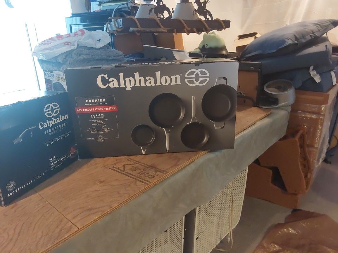 Calphalon 11 Piece. Plus One .8 Qt Pot. 12 Piece NEW