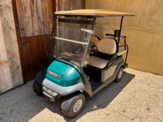 2009 Ingersoll Rand Club Car: 4 seats and stereo, needs batteries
