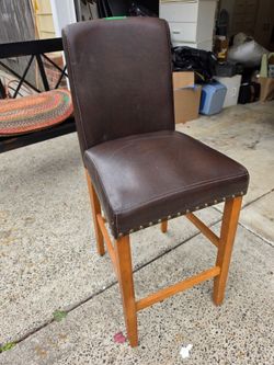 Single swivel  Bar Stool
18"w
