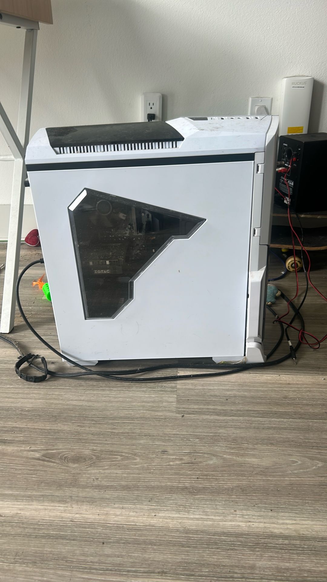 PC - NZXT Phantom 410