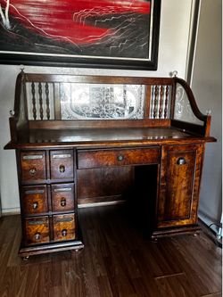 Pulaski 1970's Vintage Maple Apothecary Desk (Great Condition!)