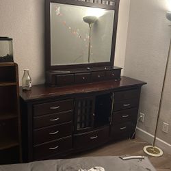 Good dresser, Must Pickup