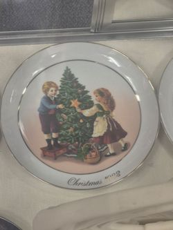 Christmas 1982 Collectible Decorative Plate