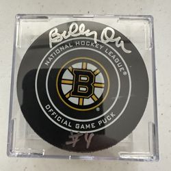 BOBBY ORR SIGNED BOSTON BRUINS AUTOGRAPHED NHL HOCKEY PUCK IN CASE W/COA - 000