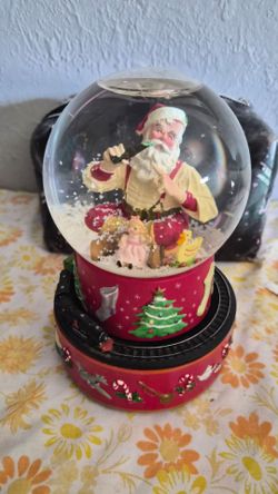 VTG Hallmark 2001 Coca-Cola Santa Christmas Musical Snow Globe Plays Train Works